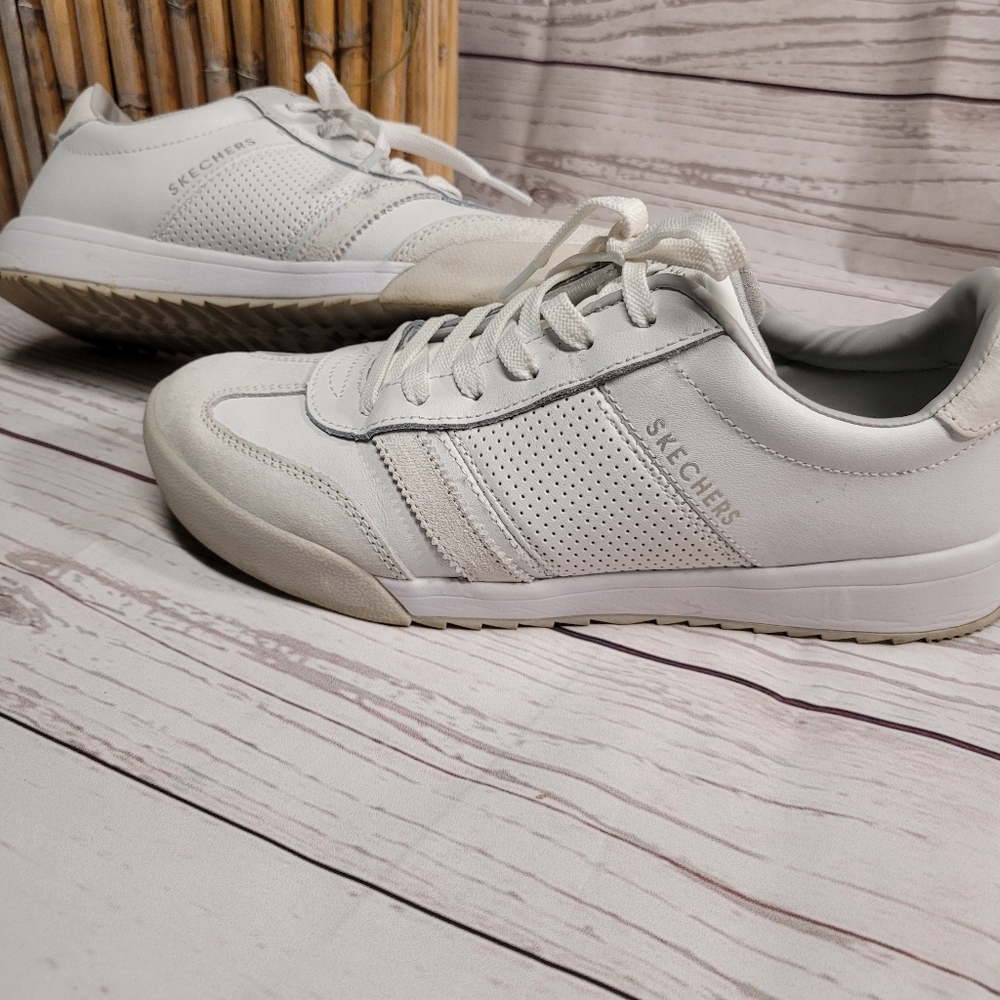 Sketchers white air cooled memory foam 7.5